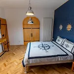 Luxurious Apartment In Old Town - Ultra Central
